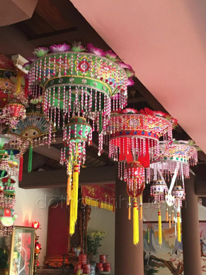 Đồ thờ trên nhà Mẫu tại Chùa Đào Thục, Thụy Lâm, Đông Anh, HN