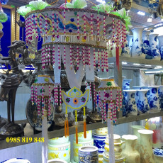 Nón Mẫu Trắng 46 - Vải lụa thêu nổi, 2 quả đèn lồng