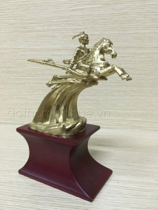 Tượng đồng Đức Thánh Gióng