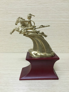 Tượng đồng Đức Thánh Gióng