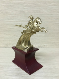 Tượng đồng Đức Thánh Gióng